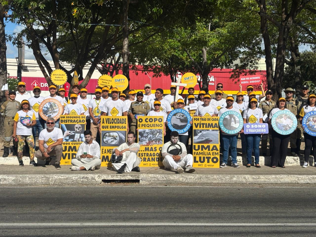 SMTT de Aracaju dá continuidade às ações em alusão ao Dia Mundial em Memória às Vítimas de Trânsito - SMTT Aracaju